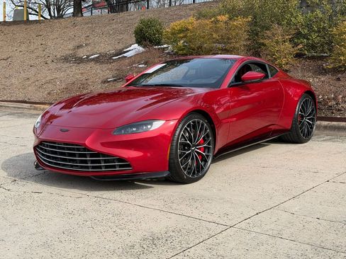 Used 2023 Aston Martin V8 Vantage Coupe image 18