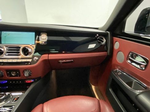 Used 2015 Rolls-Royce Ghost image 27