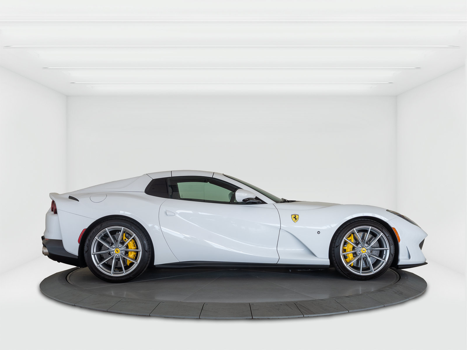Used 2022 Ferrari 812 GTS RWD image 6