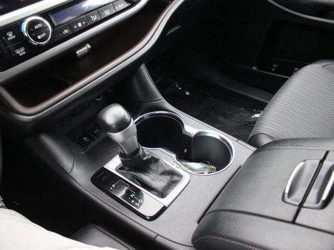 Used 2018 Toyota Highlander Plus image 10