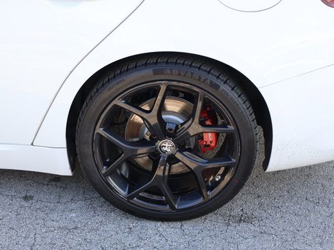 Used 2020 Alfa Romeo Giulia w/ Nero Edizione image 18