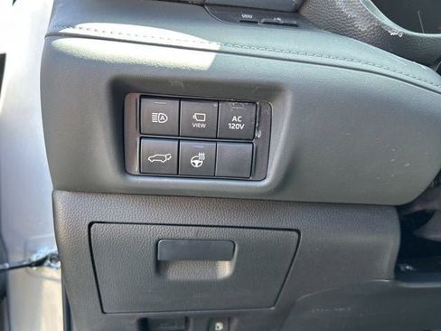 Used 2024 Toyota Highlander Platinum AWD/4WD image 19