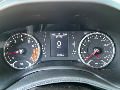 Used 2020 Jeep Renegade Latitude w/ Cold Weather Group AWD/4WD image 16