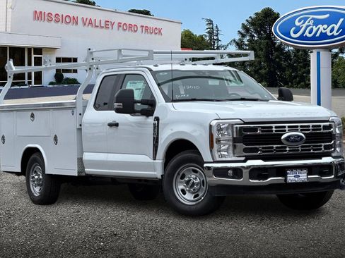 New 2025 Ford F350 XL w/ XL Chrome Package image 2