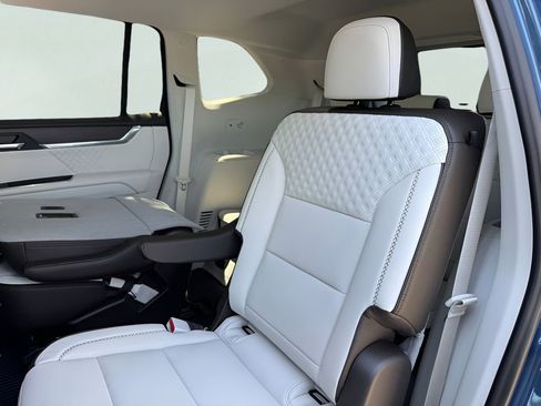 New 2026 GMC Acadia Denali w/ Super Cruise Package FWD image 15