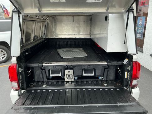 Used 2021 Toyota Tacoma SR5 w/ Technology Package RWD image 18