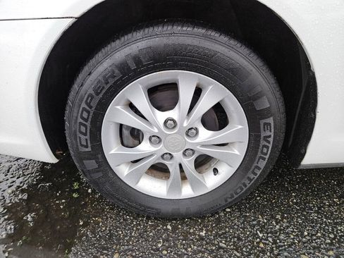 Used 2004 Toyota Camry XLE image 8