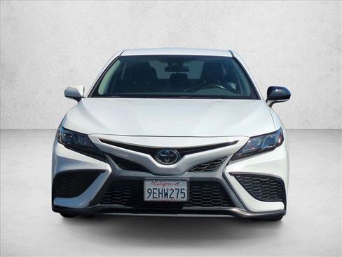 Used 2023 Toyota Camry SE image 2