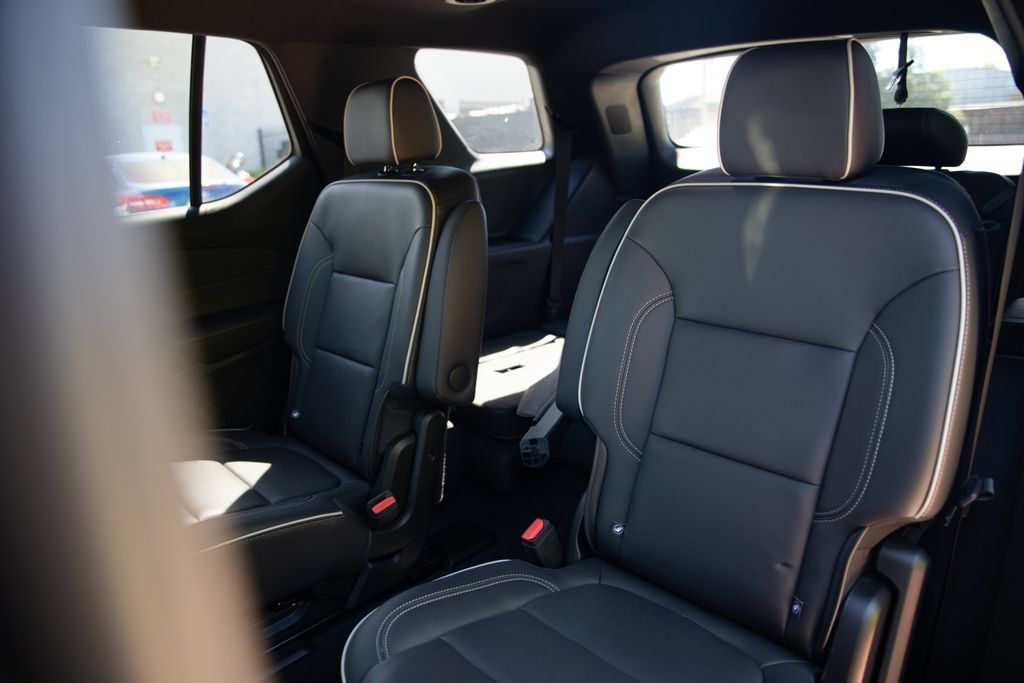 Used 2023 Chevrolet Traverse Premier w/ Redline Edition AWD/4WD image 16