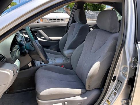 Used 2010 Toyota Camry LE image 8