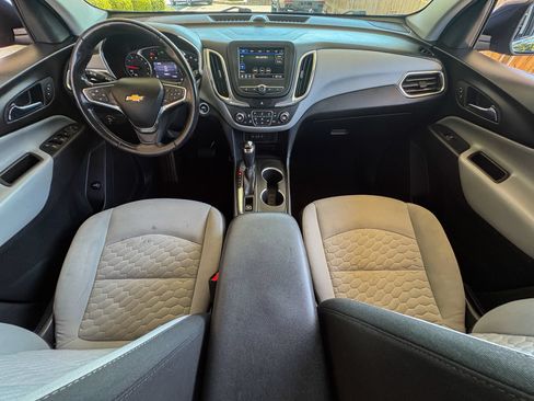 Used 2019 Chevrolet Equinox LT FWD image 2