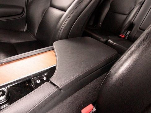 Certified 2022 Volvo XC90 T6 Momentum w/ Protection Package image 45