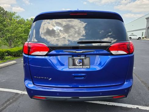 Used 2018 Chrysler Pacifica Touring-L Plus w/ S Appearance Package FWD image 9