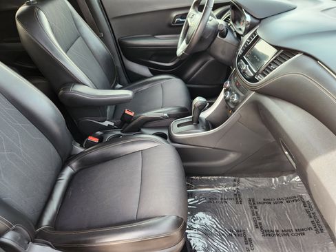 Used 2018 Chevrolet Trax LT w/ LT Convenience Package image 13