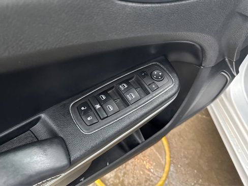 Used 2022 Chrysler 300 S image 35