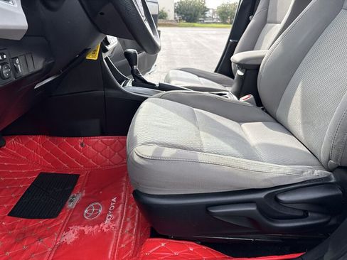 Used 2016 Toyota Corolla LE image 20