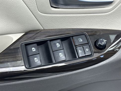 Used 2018 Toyota Sienna XLE w/ XLE Navigation Package image 17