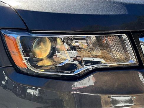 Certified 2021 Jeep Grand Cherokee Laredo X image 30