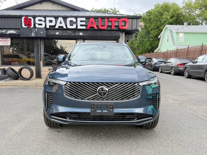 Used 2025 Volvo XC90 B6 Plus w/ Protection Package Premier AWD/4WD image 2