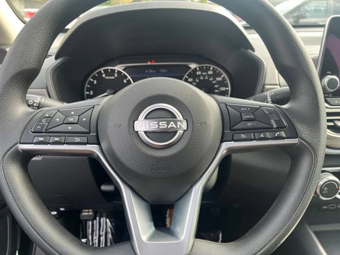 Used 2025 Nissan Altima 2.5 SV FWD image 28