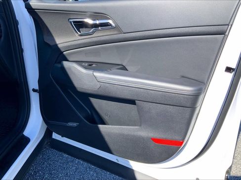 Used 2024 Kia Sportage SX image 23