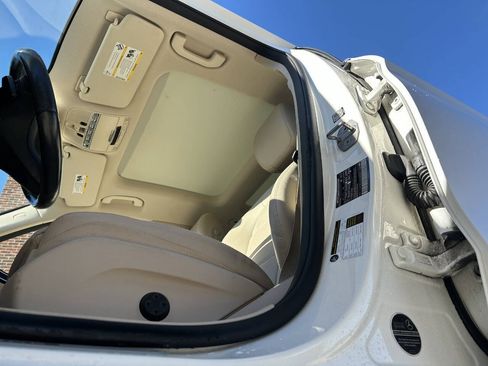 Used 2018 Mercedes-Benz GLC 300 4MATIC image 25