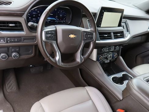 Used 2024 Chevrolet Suburban LT RWD image 12