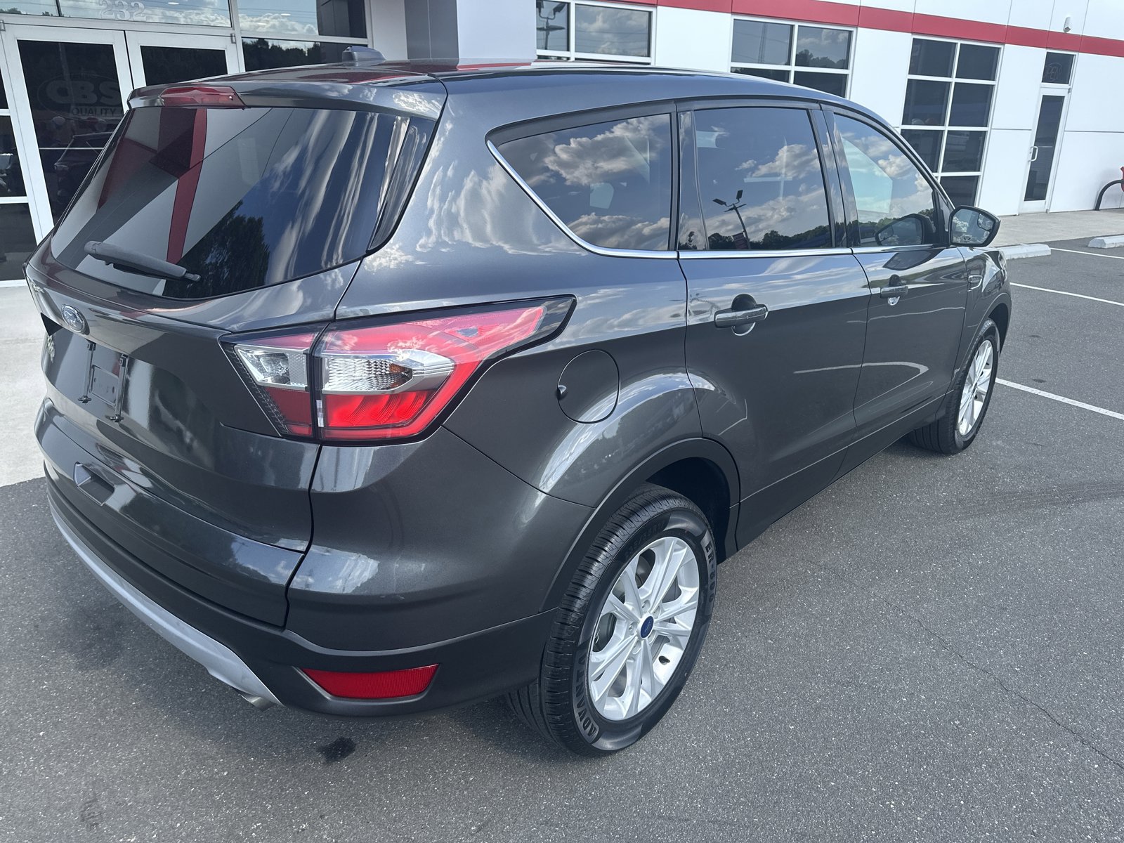 Used 2017 Ford Escape SE FWD image 8