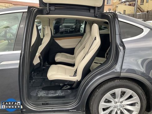 Used 2018 Tesla Model X 100D image 7