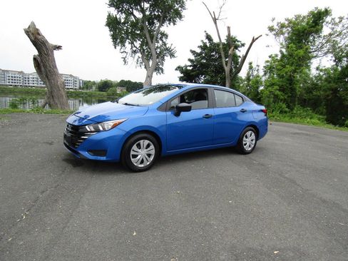 Used 2023 Nissan Versa S FWD image 2