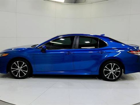 Used 2019 Toyota Camry SE FWD image 5