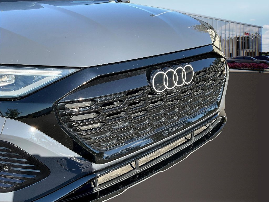 Used 2024 Audi Q8 e-tron Premium Plus AWD/4WD image 34