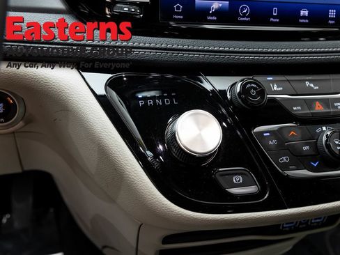 Used 2023 Chrysler Pacifica Touring-L FWD image 13