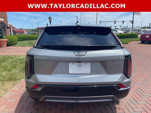 Used 2025 Cadillac Optiq Sport 2 w/ LPO, Floor Liner Package AWD/4WD image 8
