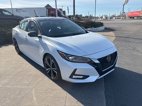 Used 2021 Nissan Sentra SR w/ SR Premium Package image 3