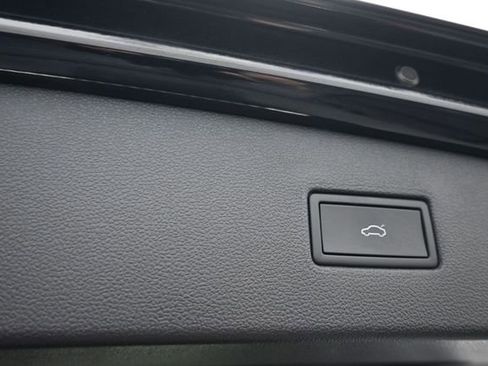 Used 2023 Volkswagen Tiguan SE R-Line FWD image 9