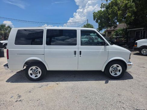 Used 2004 GMC Safari Passenger RWD image 7