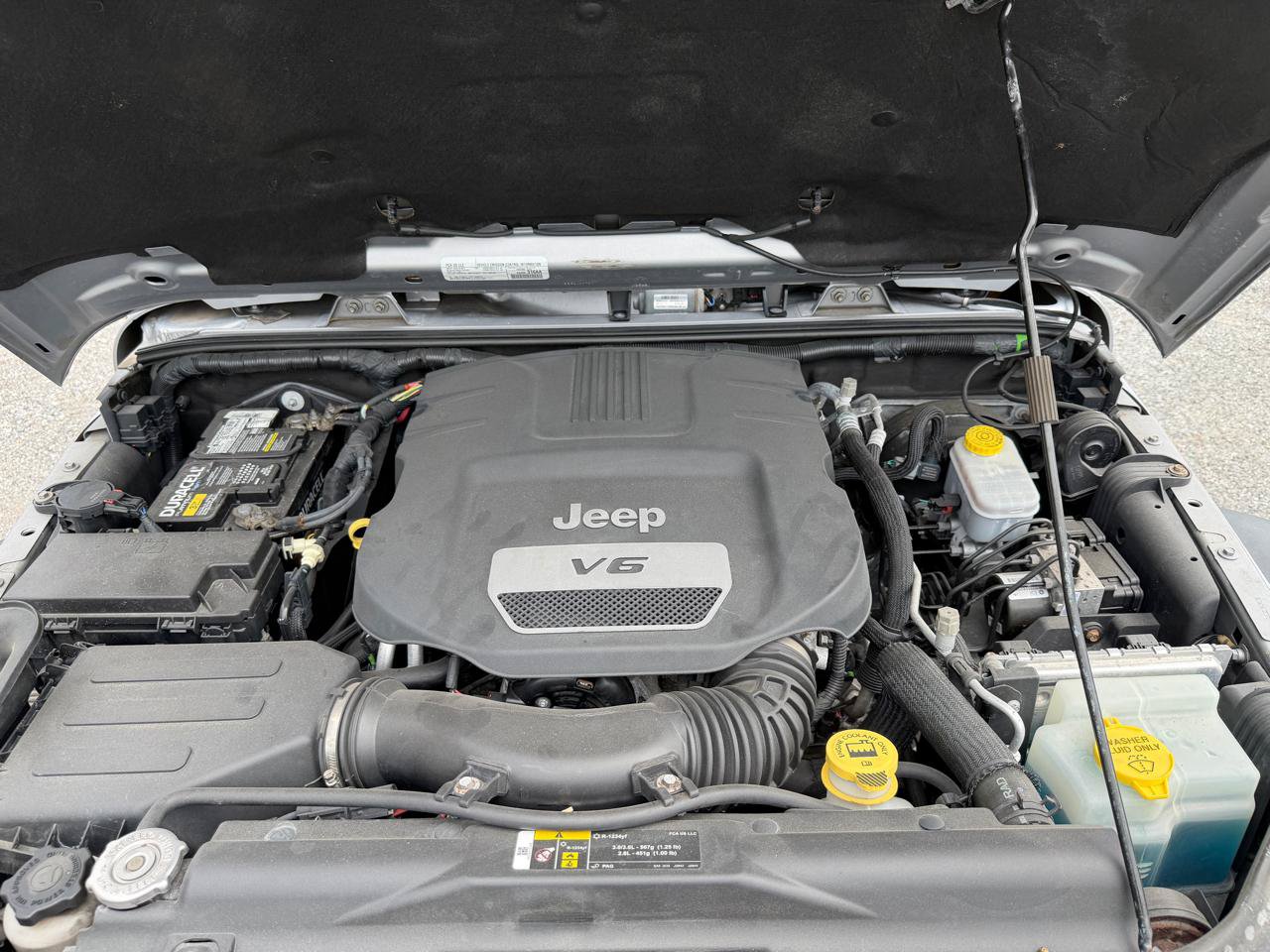 Used 2018 Jeep Wrangler Unlimited Rubicon w/ Connectivity Group AWD/4WD image 16