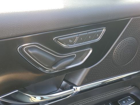 New 2026 Lincoln Corsair Premiere image 9