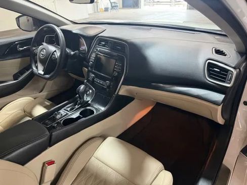 Used 2023 Nissan Maxima Platinum w/ Sport Mat Group FWD image 14
