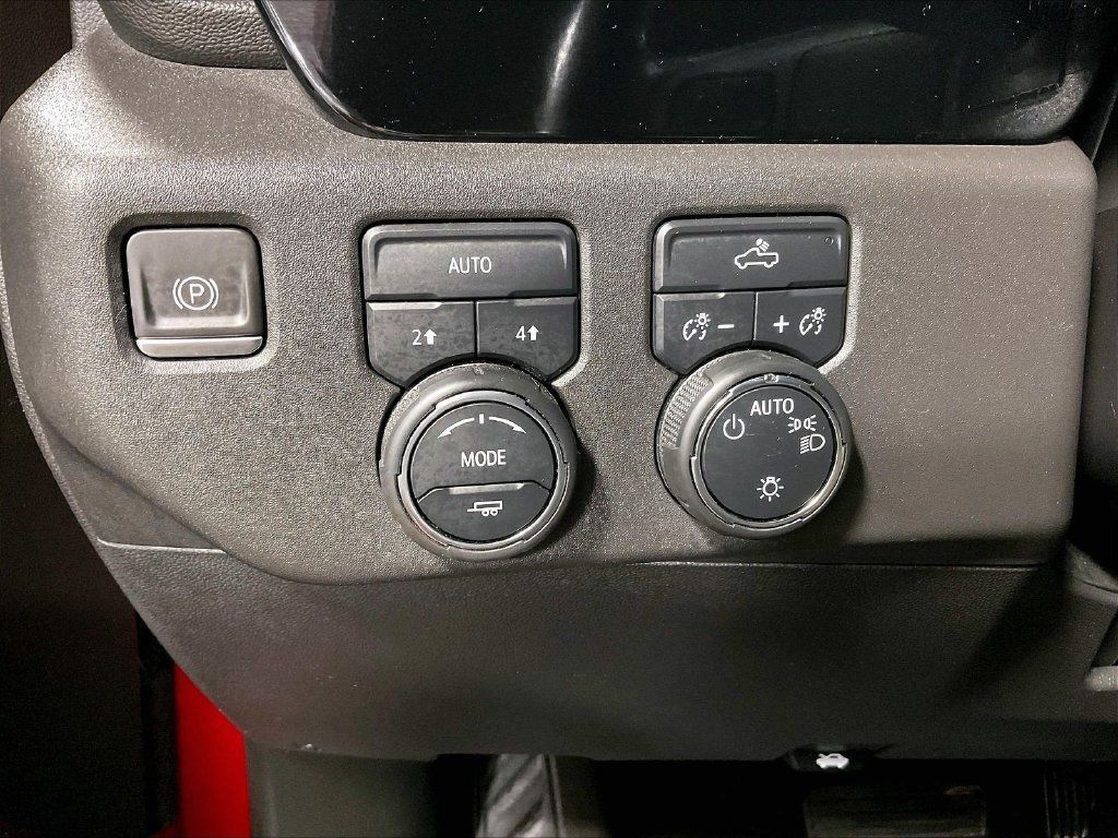 Used 2024 Chevrolet Silverado 1500 LT AWD/4WD image 25