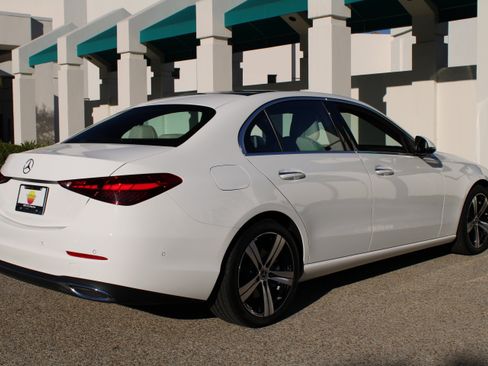 Used 2025 Mercedes-Benz C 300 Sedan image 9