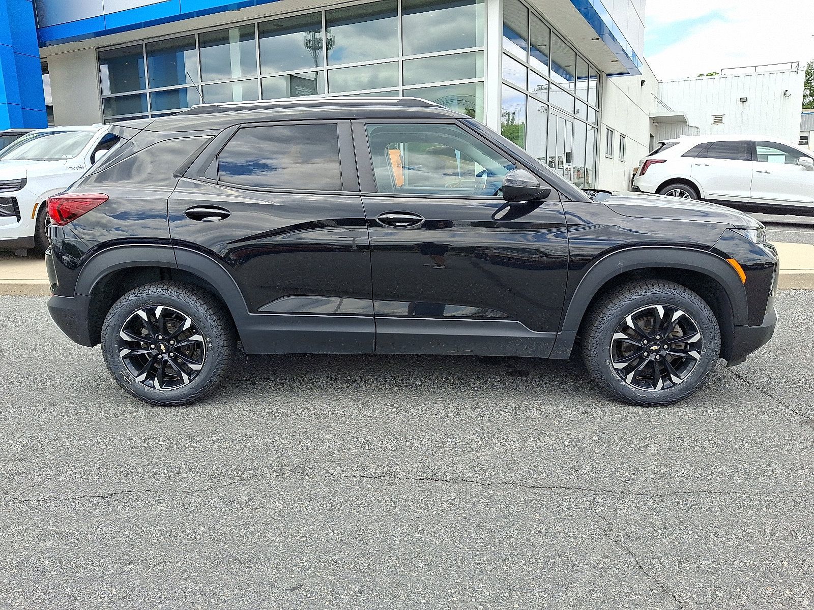 Certified 2023 Chevrolet TrailBlazer LT w/ Convenience Package AWD/4WD image 8