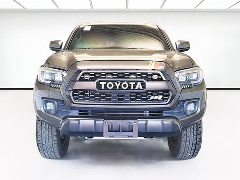 Used 2017 Toyota Tacoma SR5 w/ Tow Package image 2