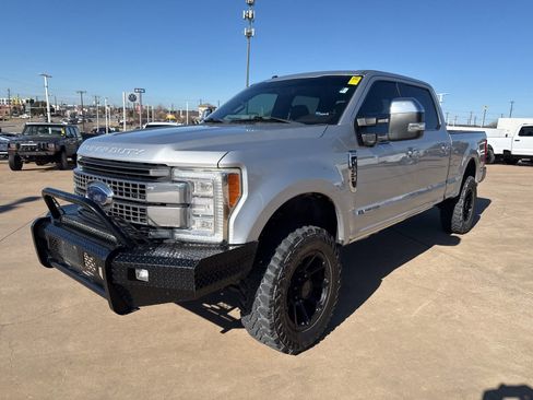 Used 2017 Ford F250 Platinum w/ Platinum Ultimate Package image 3