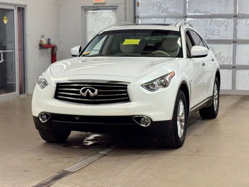 Used 2014 INFINITI QX70 2WD w/ Premium Package image 3