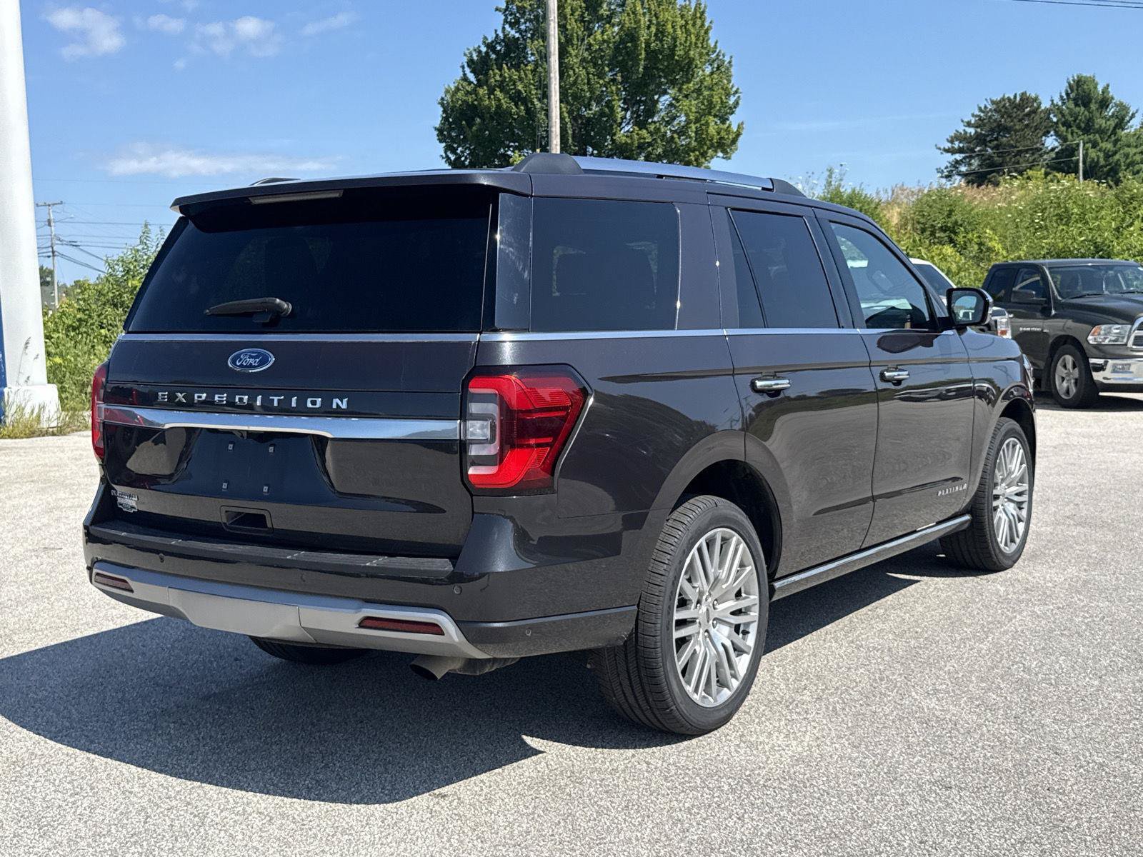 Used 2024 Ford Expedition Platinum AWD/4WD image 7