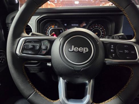 Used 2024 Jeep Wrangler Sahara image 8