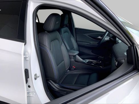 Used 2024 Buick Envista Sport Touring w/ Convenience I Package FWD image 9