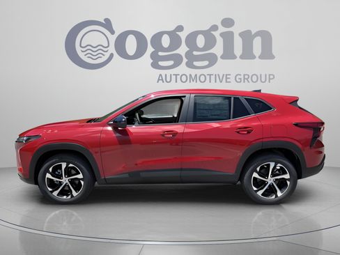 New 2026 Chevrolet Trax RS w/ Sunroof Package FWD image 2